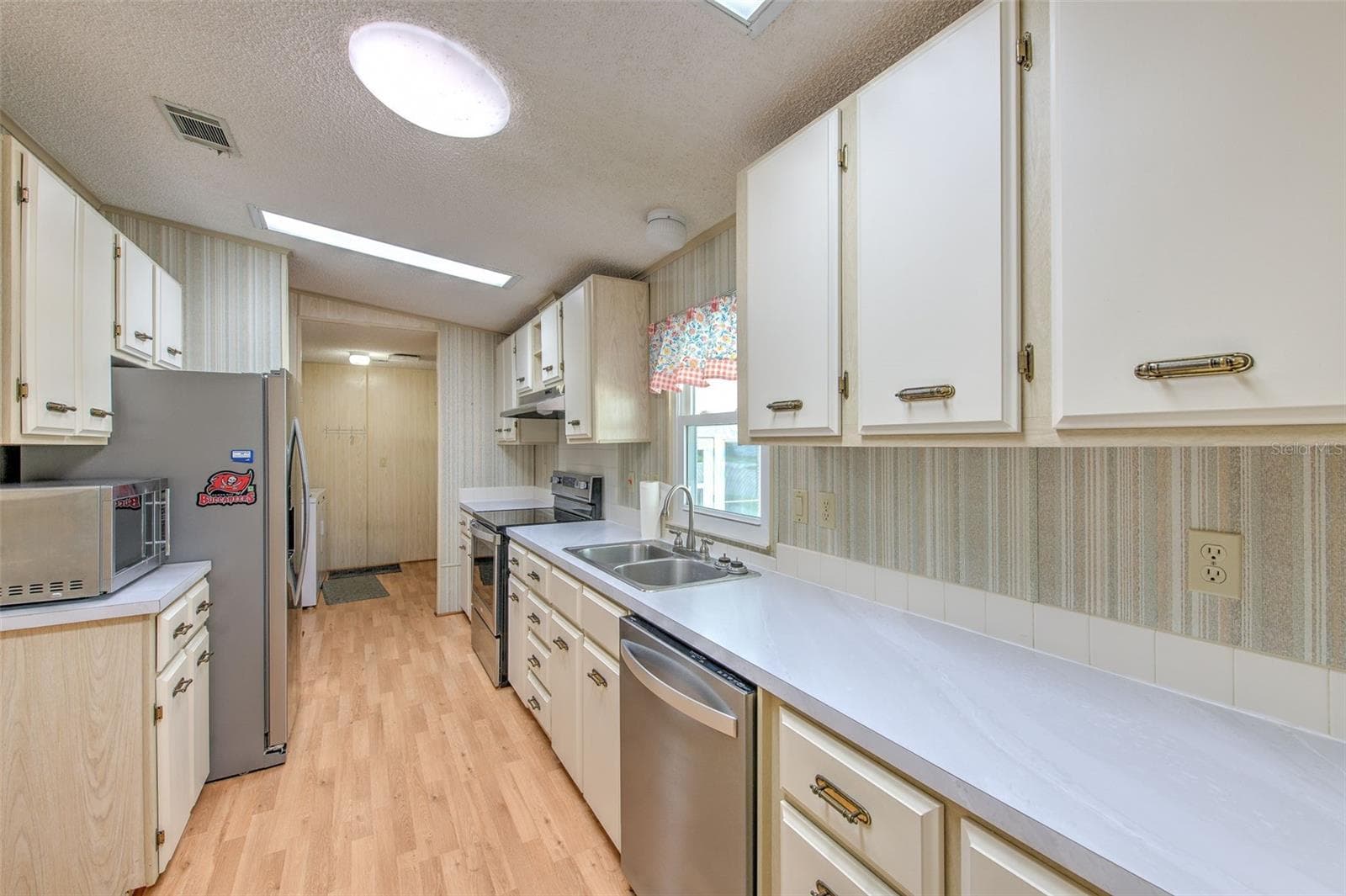 Manufactured Home at 35207 MAKENZIE ST, ZEPHYRHILLS, photo 20 of 42