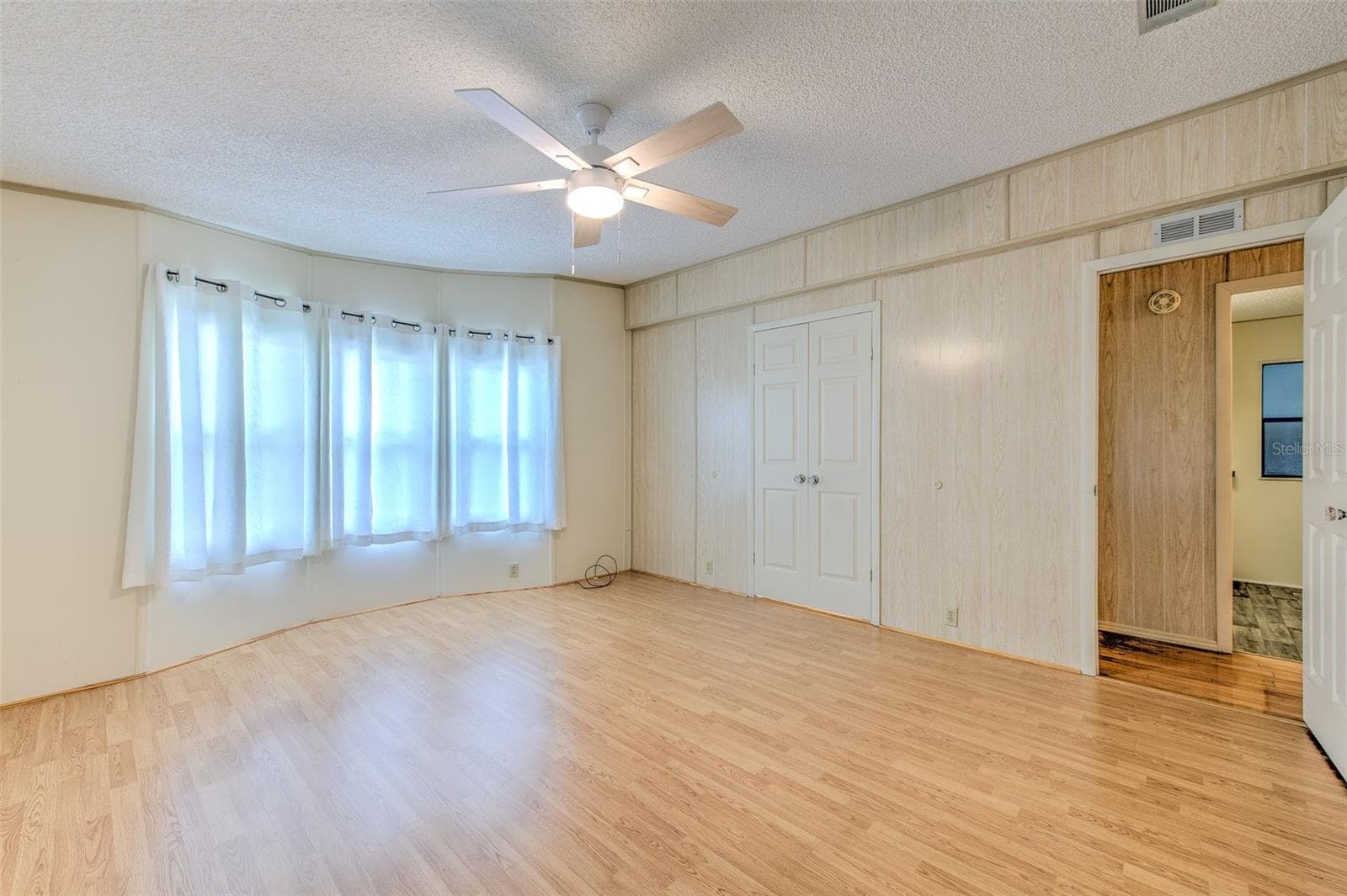 Manufactured Home at 35207 MAKENZIE ST, ZEPHYRHILLS, photo 32 of 42