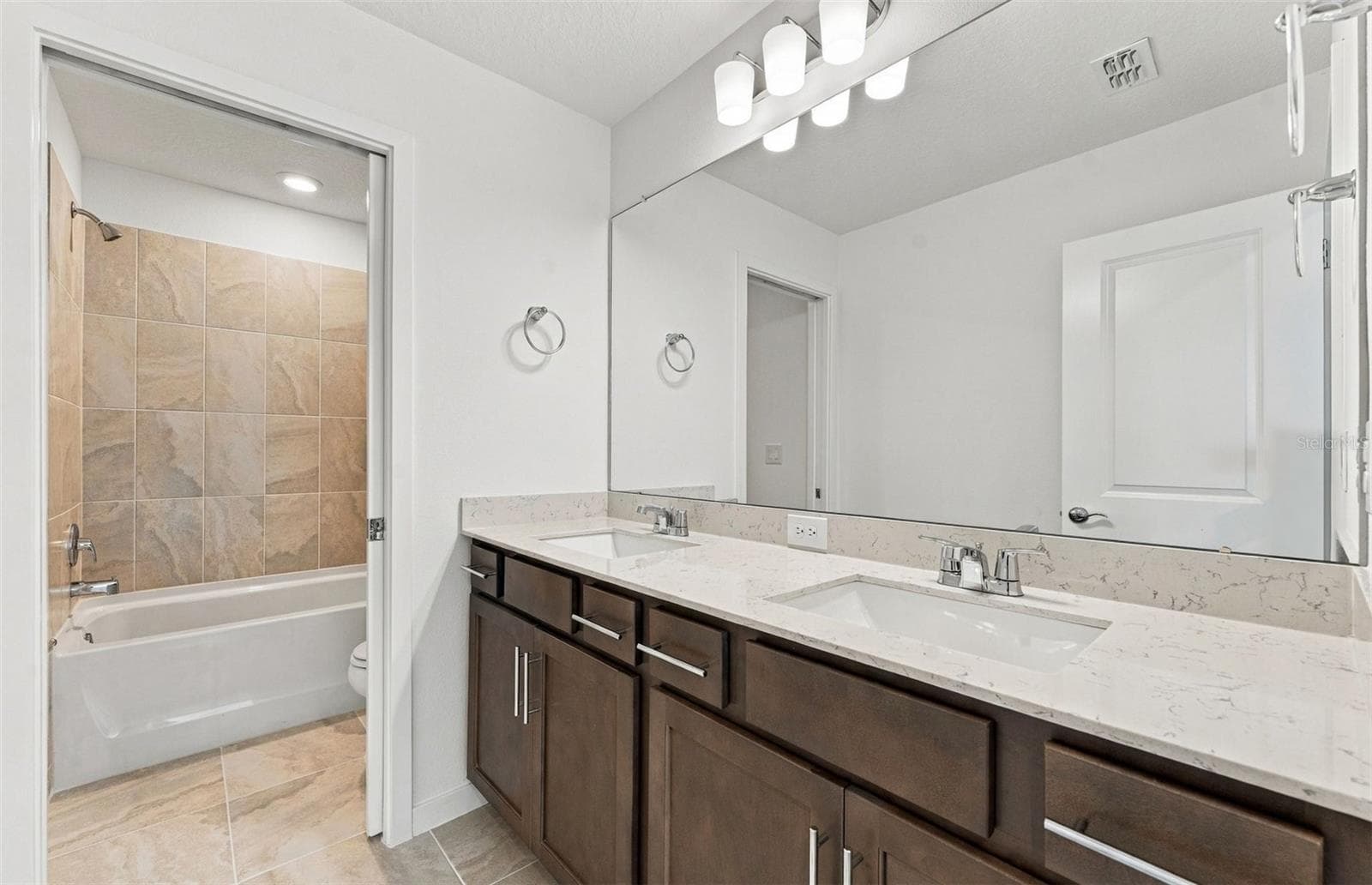 Bathrom 2 w/Dual Sinks - 1391 ALLAGASH DR, ZEPHYRHILLS
