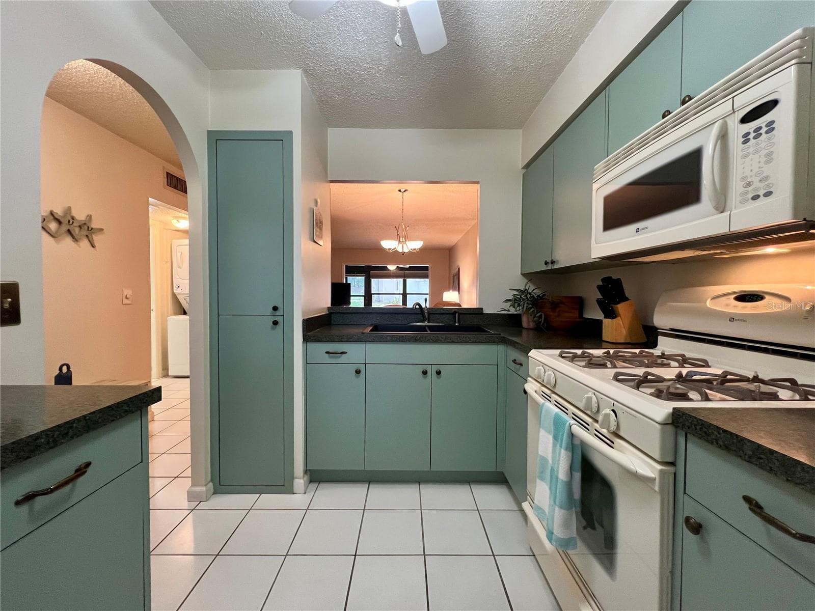 Villa at 1286 MISSION HILLS BLVD, CLEARWATER, photo 3 of 23