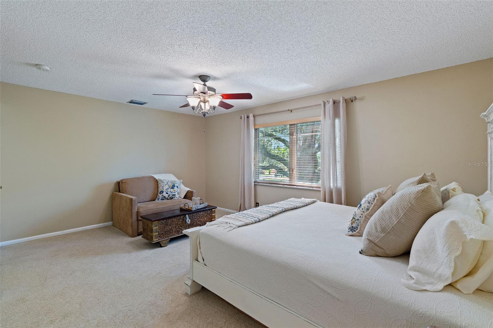 2nd primary suite upstairs - 3800 SW 137TH AVE, MIRAMAR