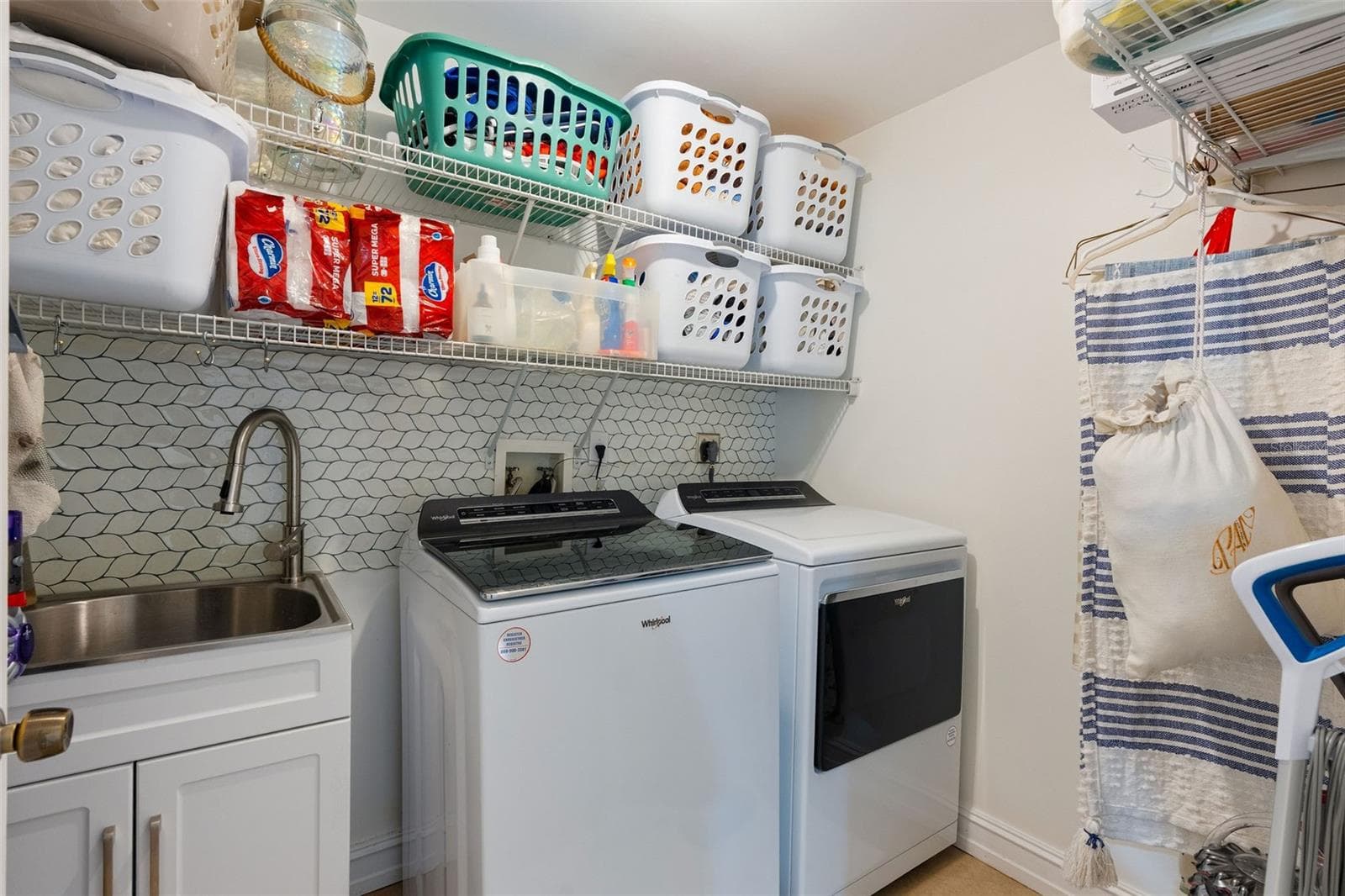 laundry room main floor - 3800 SW 137TH AVE, MIRAMAR