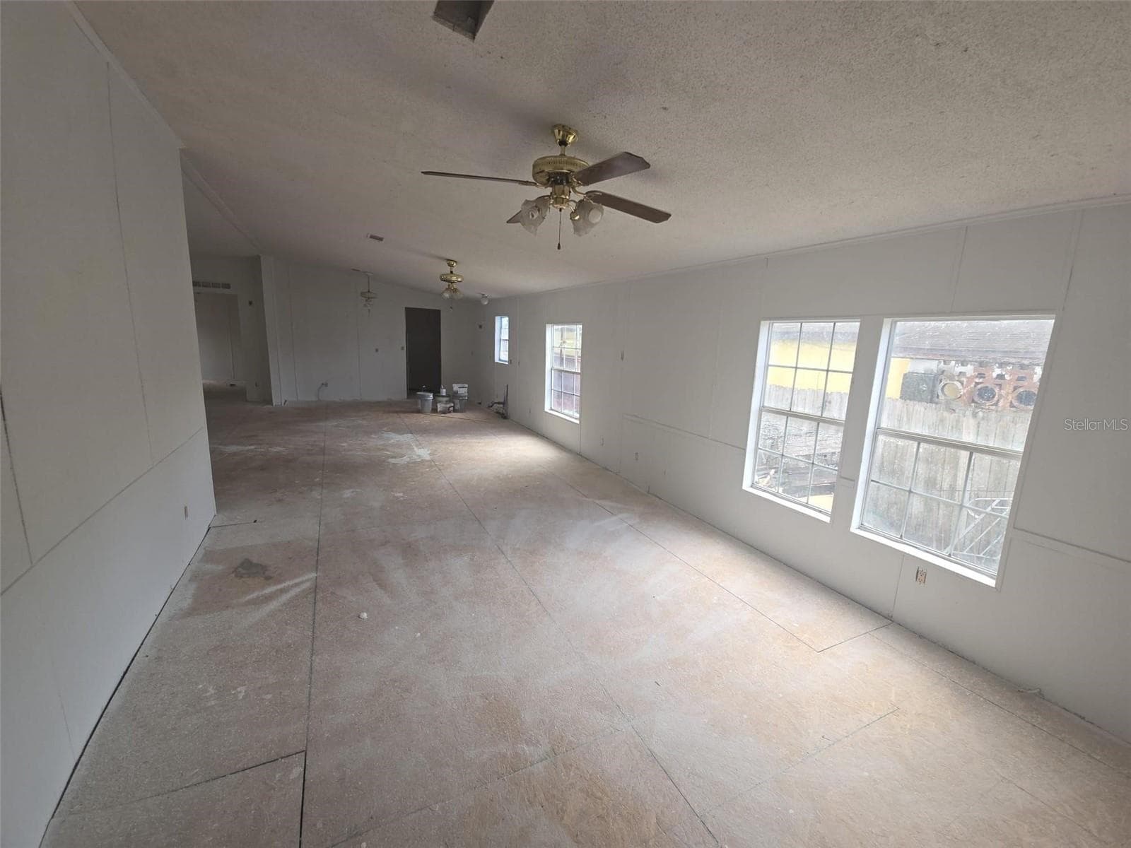 Manufactured Home at 10012 INDIANA ST, GIBSONTON, photo 6 of 15