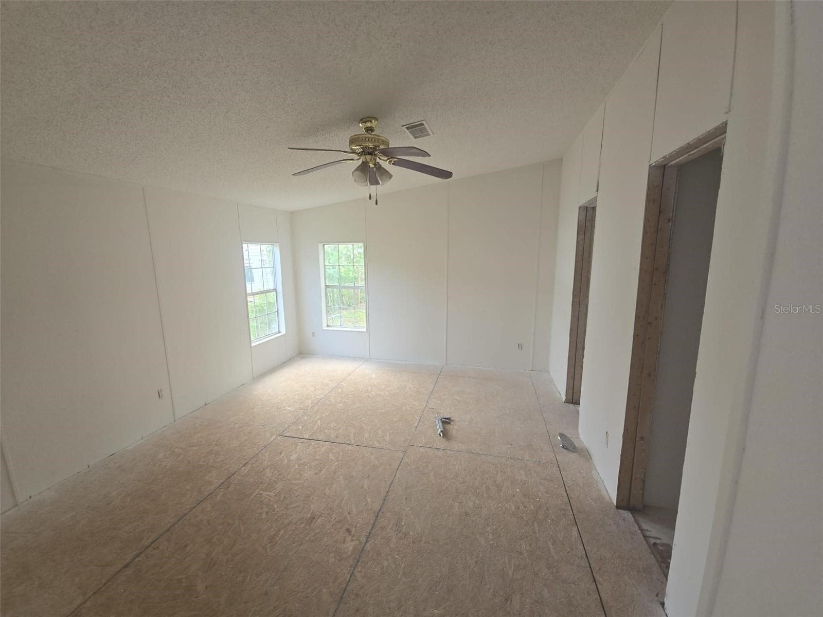 Manufactured Home at 10012 INDIANA ST, GIBSONTON, photo 8 of 15