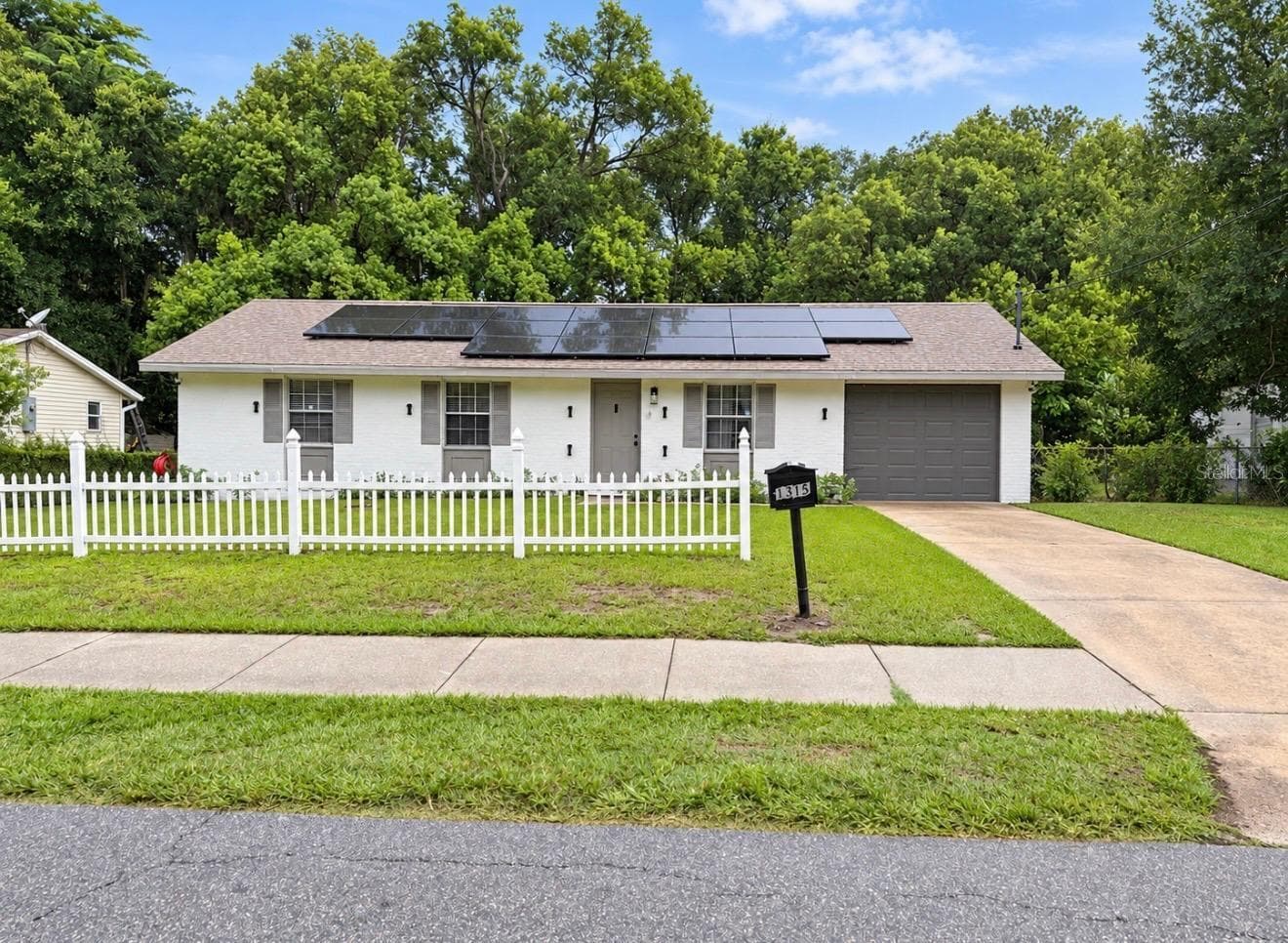 1315 E VOORHIS AVE