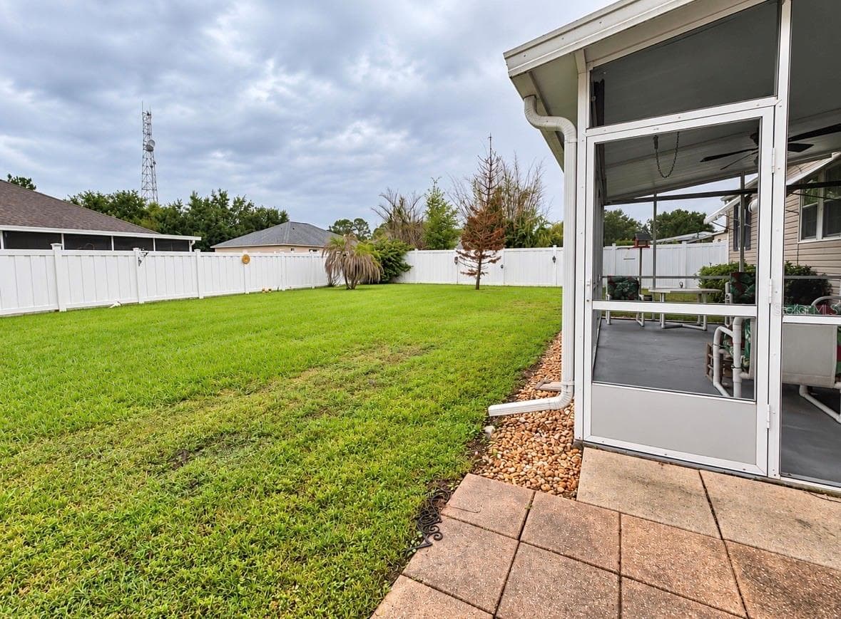 Manufactured Home at 8335 MITCHALL DR, LAKELAND, photo 5 of 25