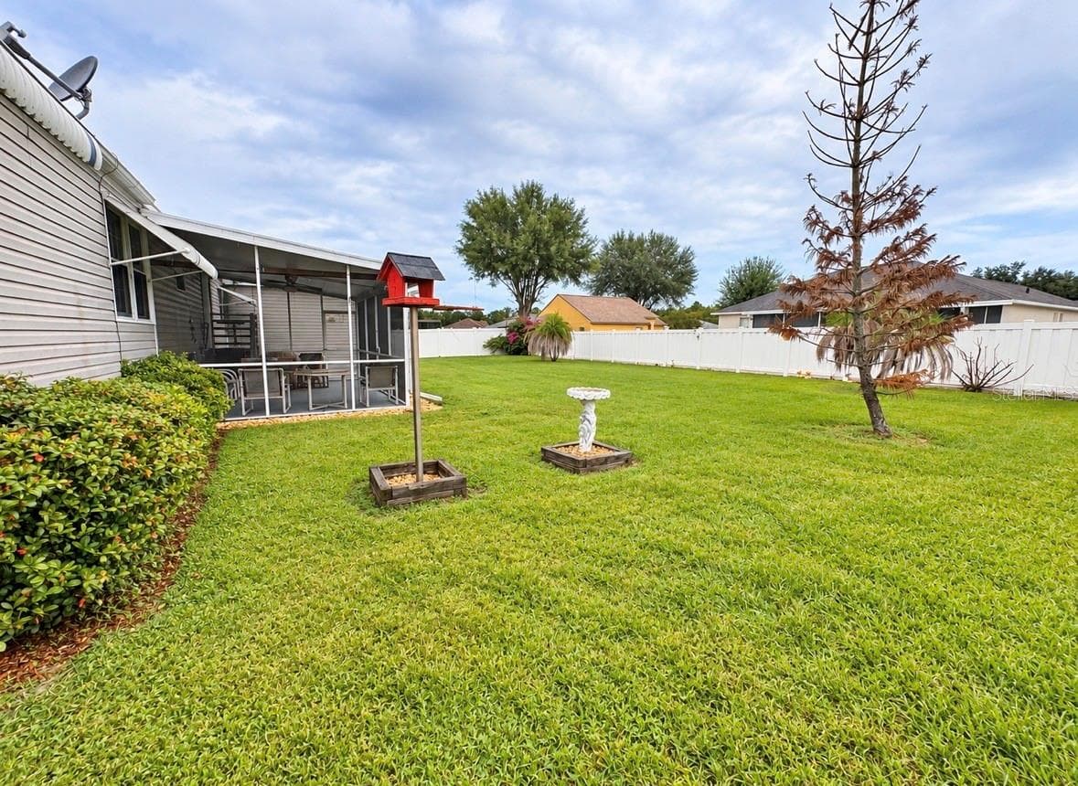 Manufactured Home at 8335 MITCHALL DR, LAKELAND, photo 6 of 25