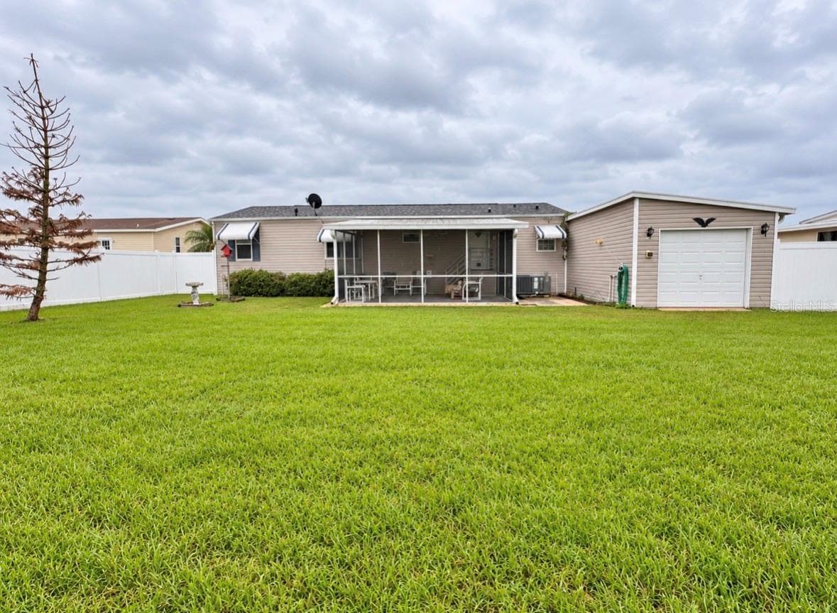 Manufactured Home at 8335 MITCHALL DR, LAKELAND, photo 7 of 25