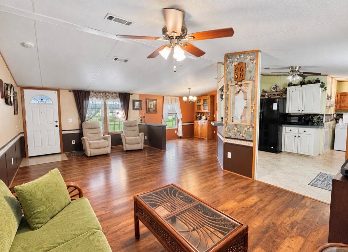 Manufactured Home at 8335 MITCHALL DR, LAKELAND, photo 13 of 25