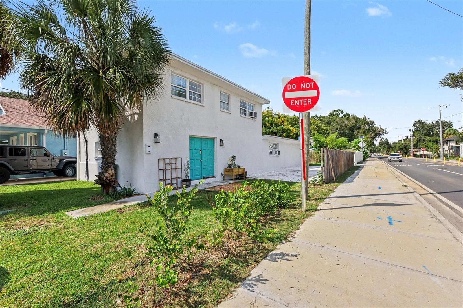 Single Family Residence at 301 W CHELSEA ST, TAMPA, photo 2 of 33