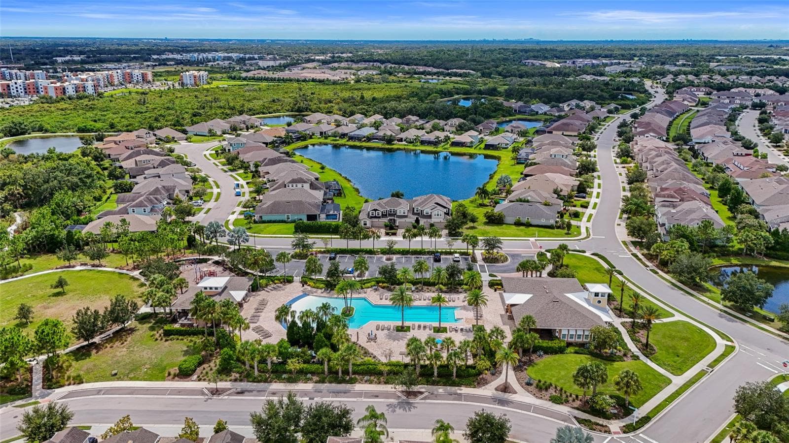 Community clubhouse and pool area - 5353 BENTGRASS WAY, LAKEWOOD RANCH