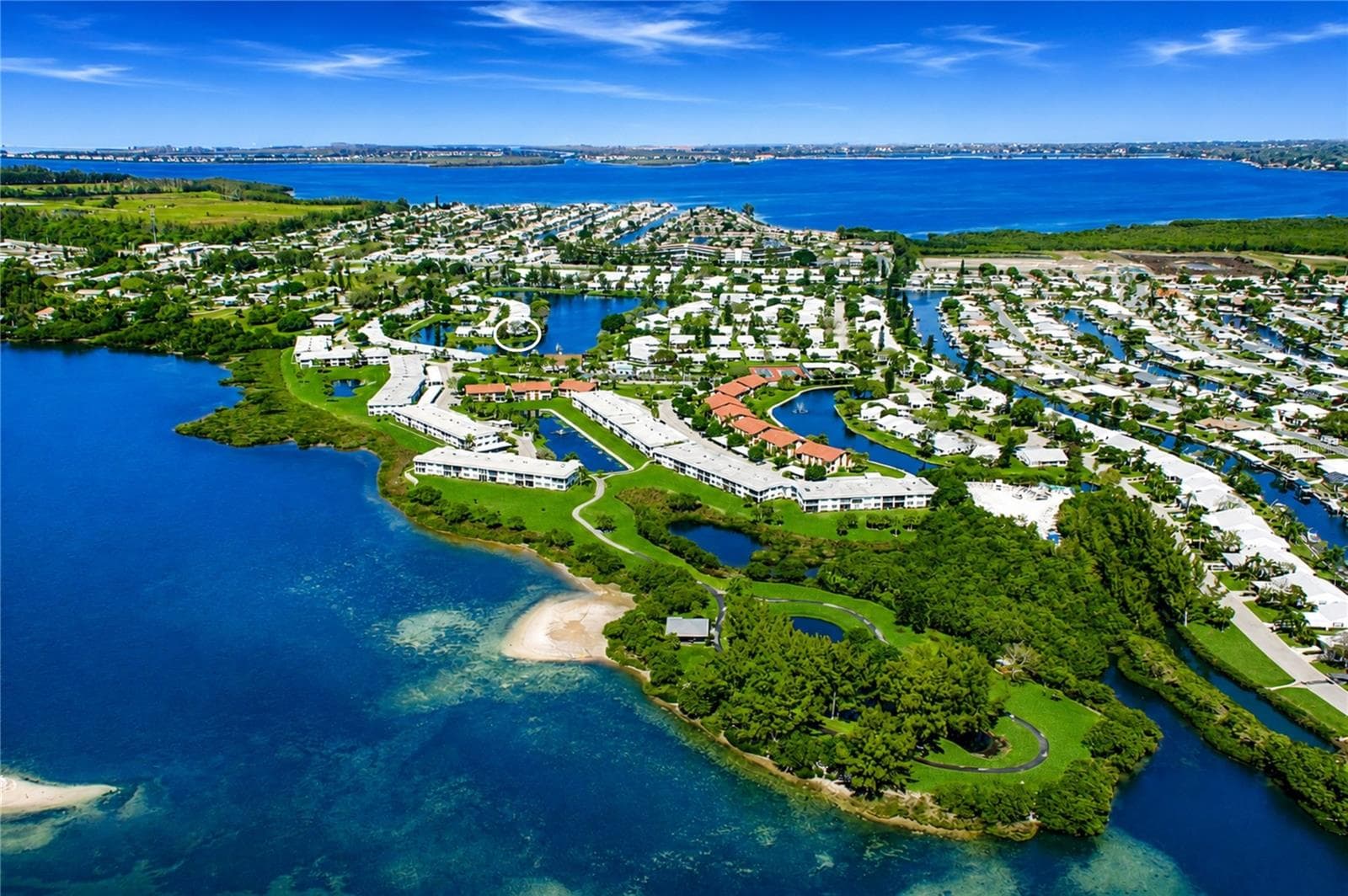 Villa's location highlighted in white - 4605 LEXINGTON CIR, BRADENTON
