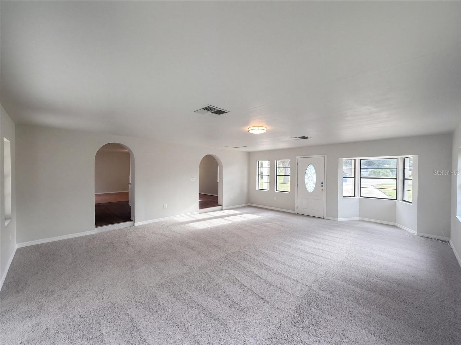 Single Family Residence at 2303 S SWAN CT NE, WINTER HAVEN, photo 2 of 22