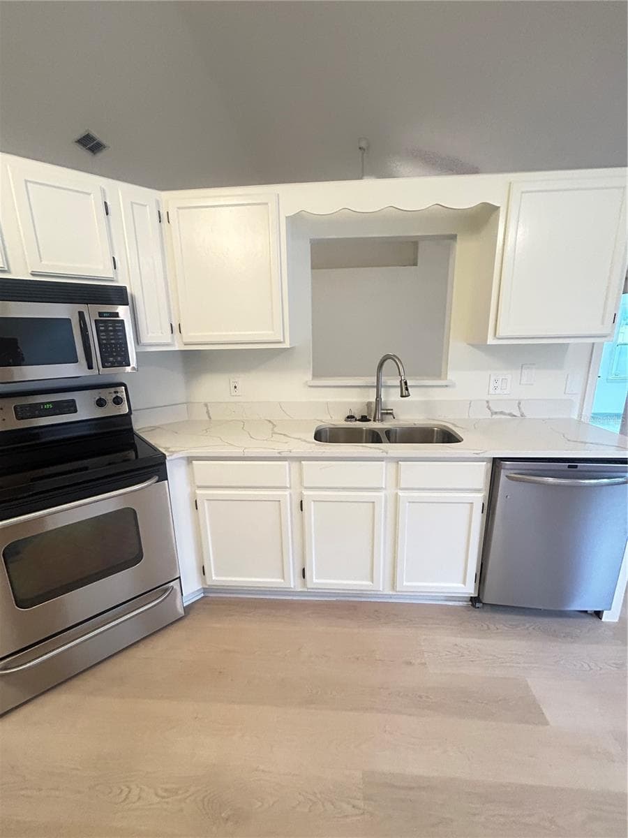 KITCHEN - 1901 KNOLTON AVE, ORANGE CITY