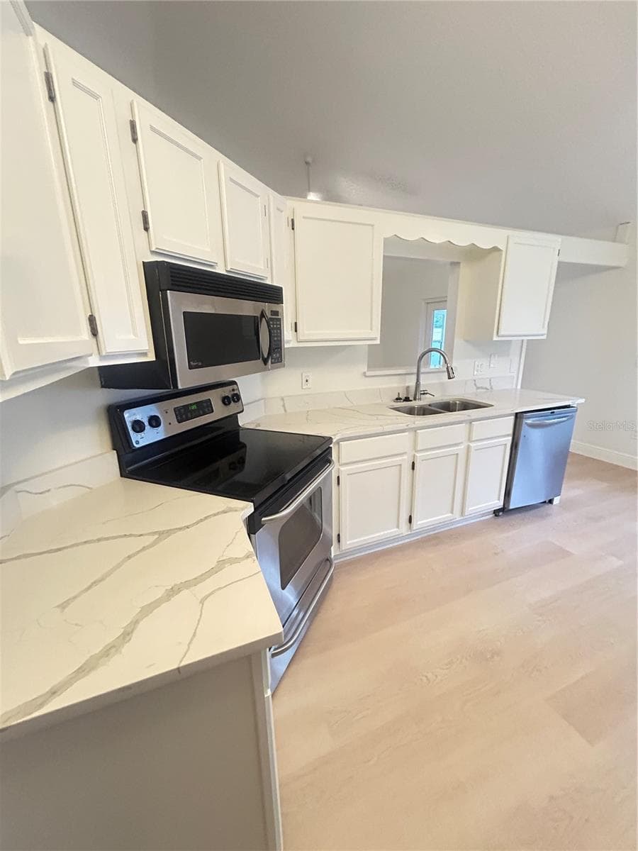KITCHEN - 1901 KNOLTON AVE, ORANGE CITY