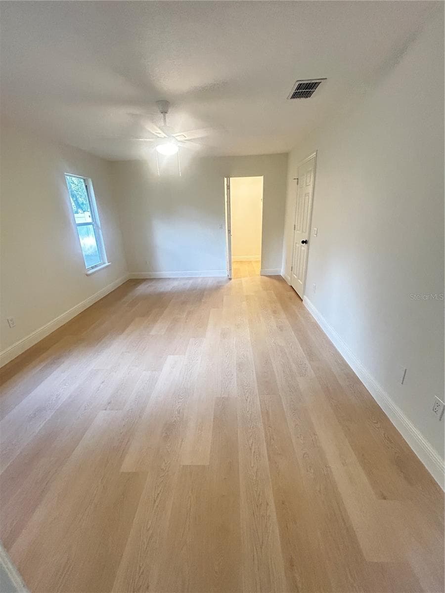 PRIMARY SUITE WITH WALK IN CLOSET AND ENSUITE BATHROOM - 1901 KNOLTON AVE, ORANGE CITY