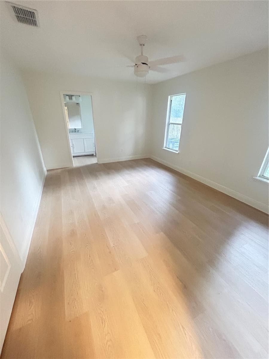 PRIMARY BEDROOM WITH ENSUITE BATHROOM/SHOWER - 1901 KNOLTON AVE, ORANGE CITY