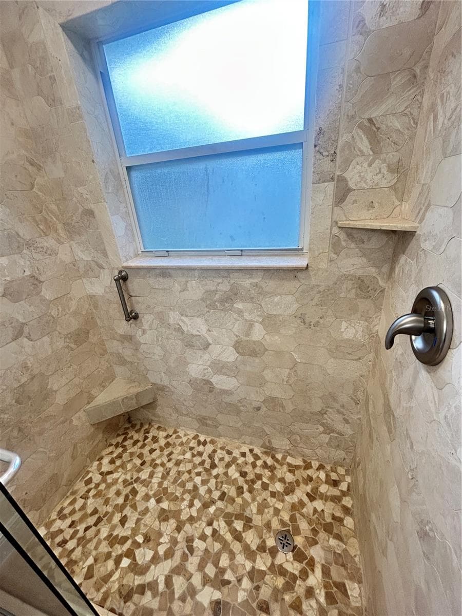 PRIMARY SHOWER - 1901 KNOLTON AVE, ORANGE CITY