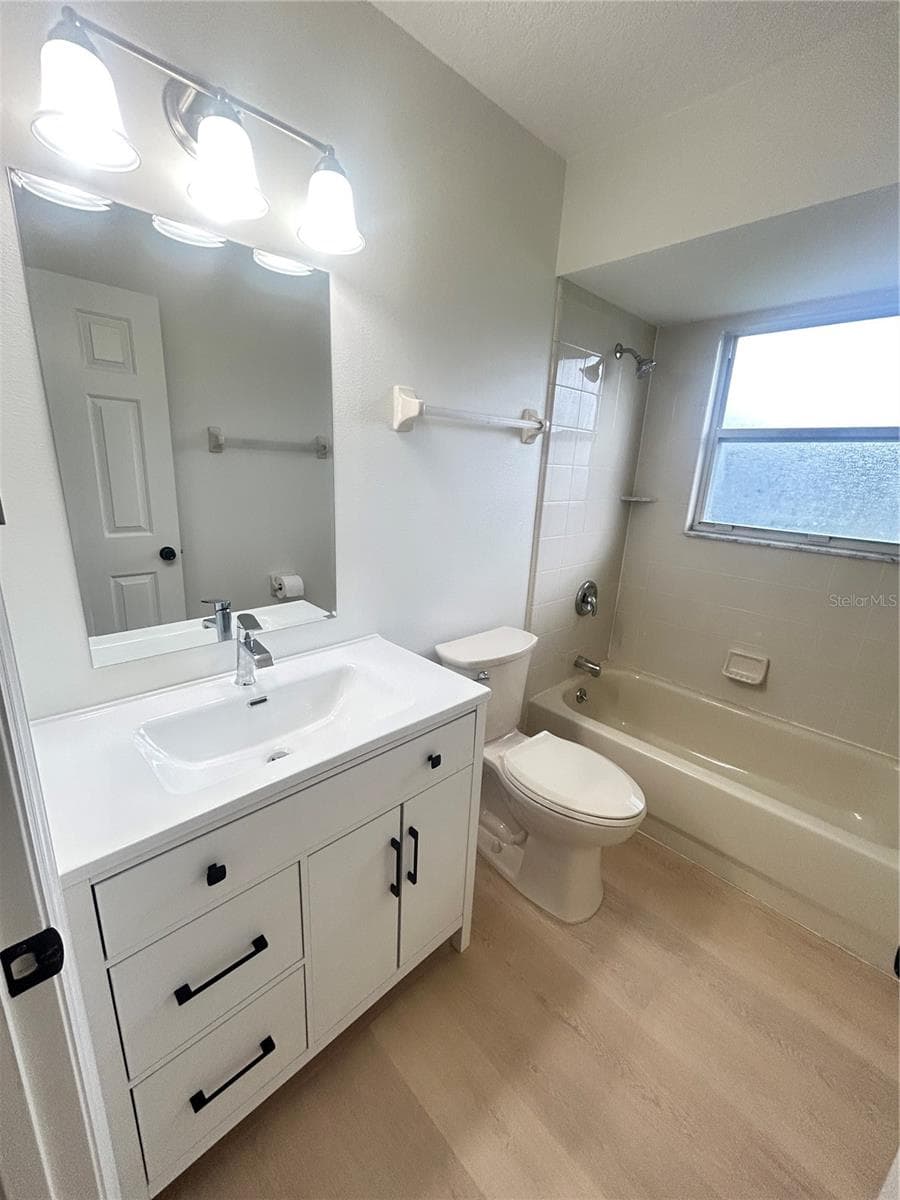 2ND BATHROOM - 1901 KNOLTON AVE, ORANGE CITY