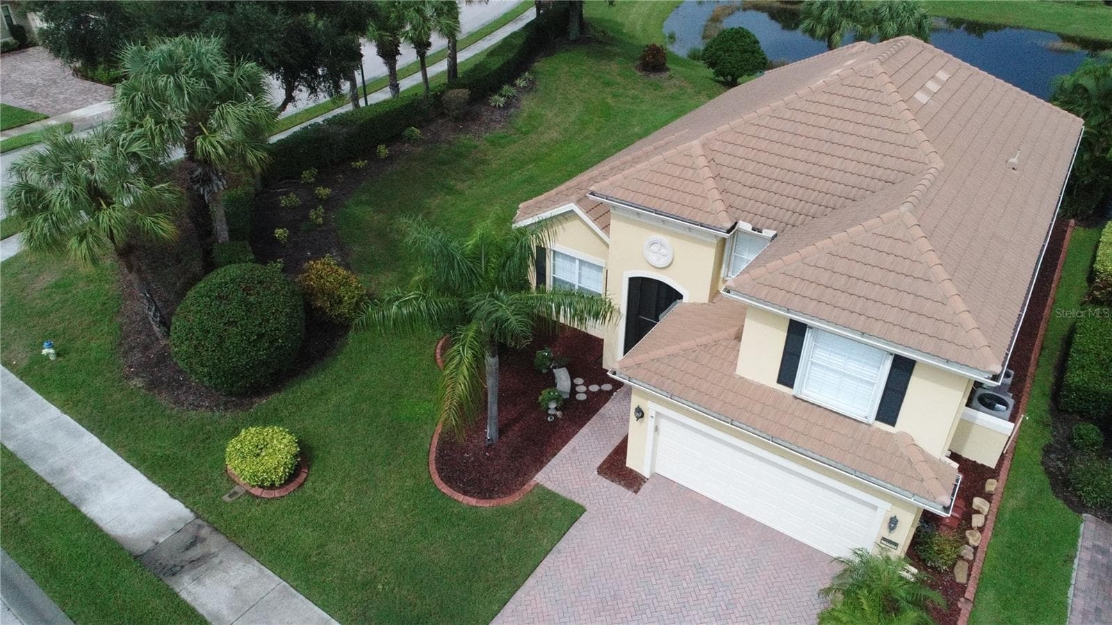 Single Family Residence at 23901 WAVERLY CIR, VENICE, photo 9 of 86