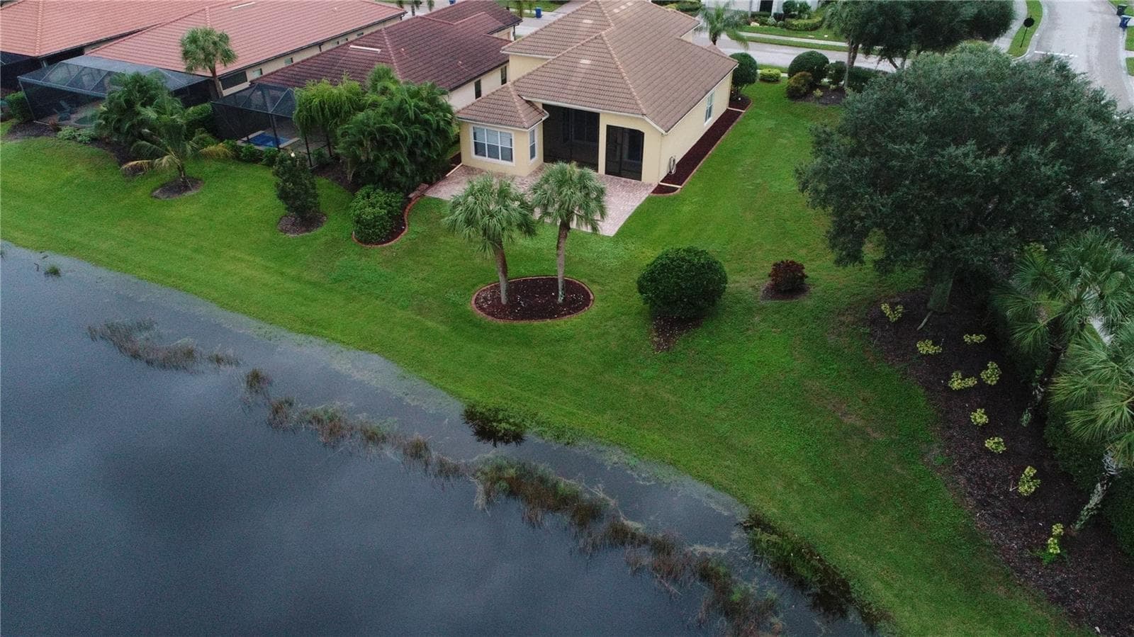 Single Family Residence at 23901 WAVERLY CIR, VENICE, photo 11 of 86