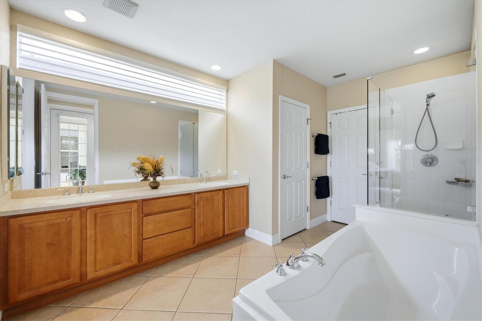 Single Family Residence at 23901 WAVERLY CIR, VENICE, photo 28 of 86