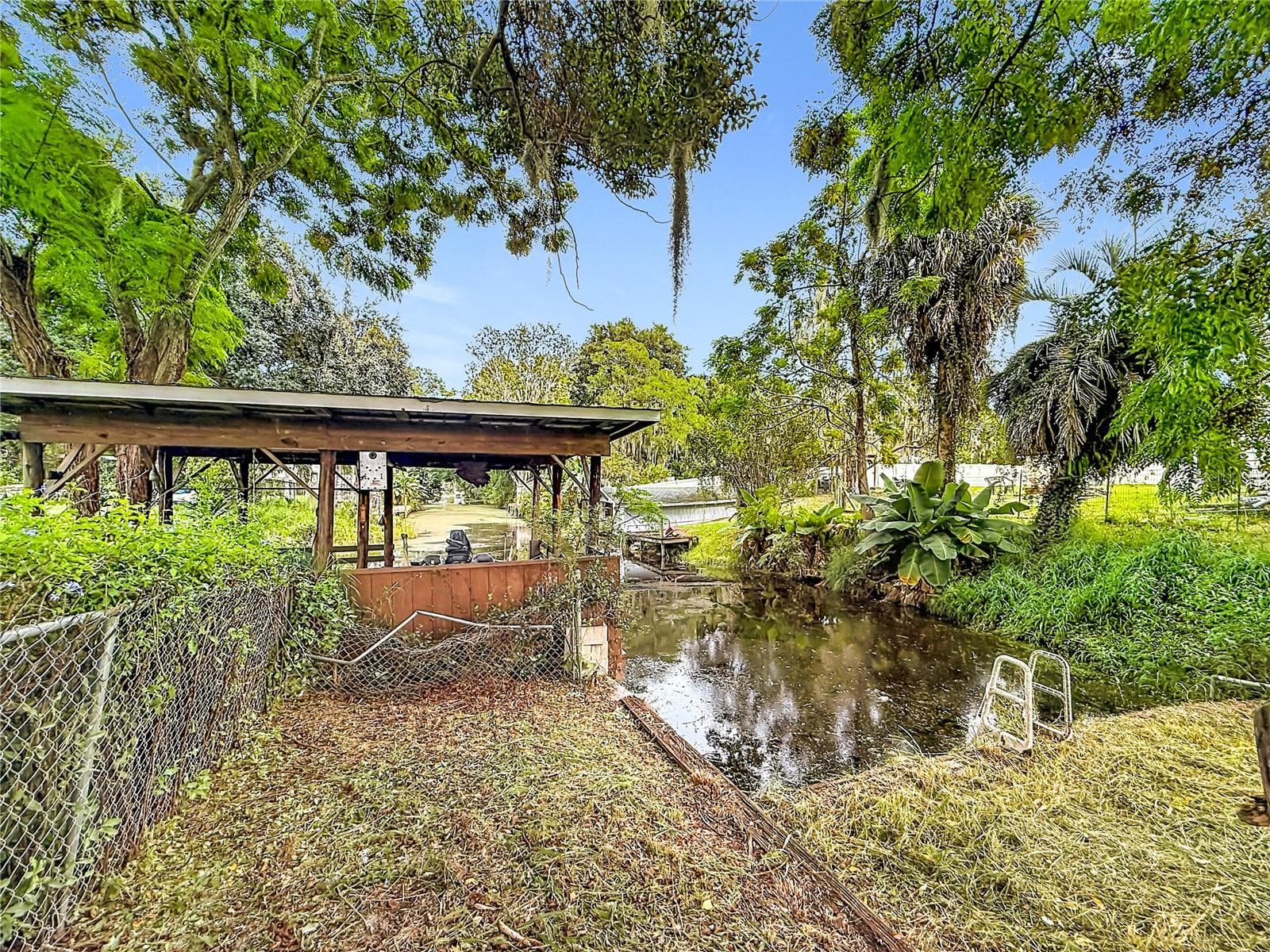 Canal ends in back yard. Chain of Lake Harris access! - 32848 COUNTY ROAD 473, LEESBURG