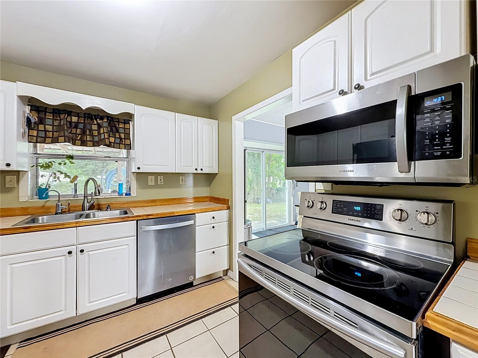Kitchen - 32848 COUNTY ROAD 473, LEESBURG