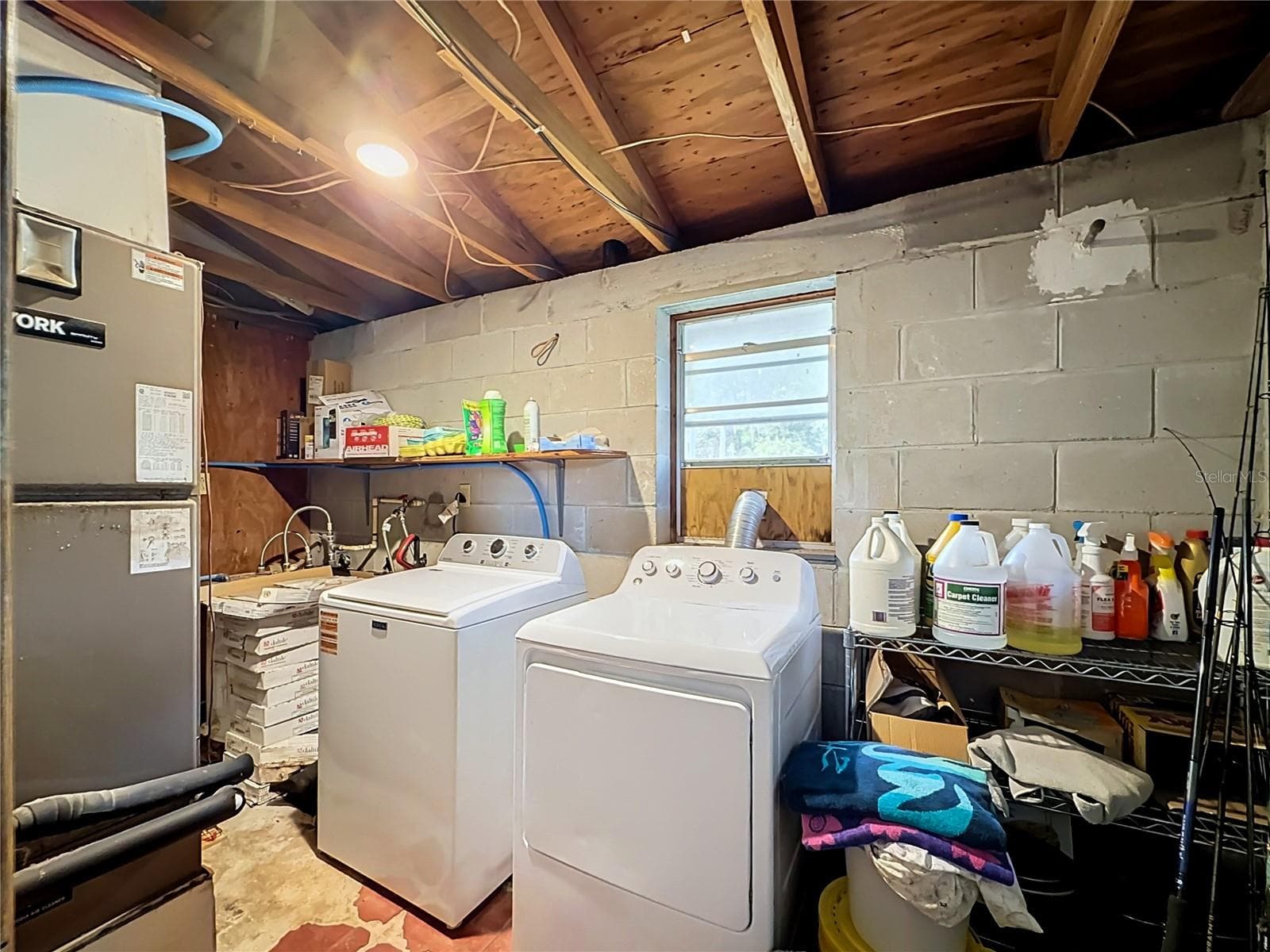 Laundry in garage - 32848 COUNTY ROAD 473, LEESBURG