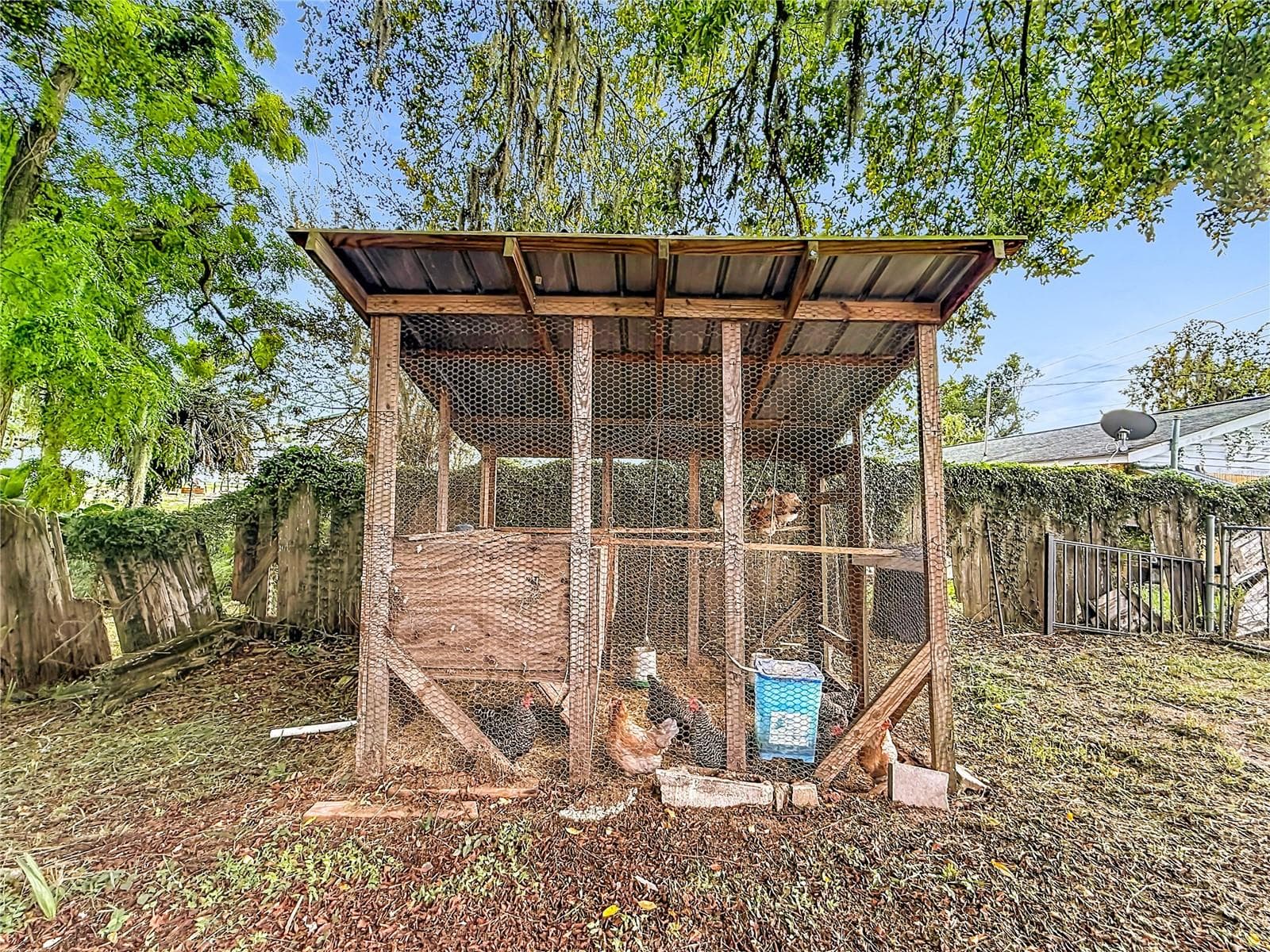 Chicken coop stays. Chickens can too if you want them! - 32848 COUNTY ROAD 473, LEESBURG
