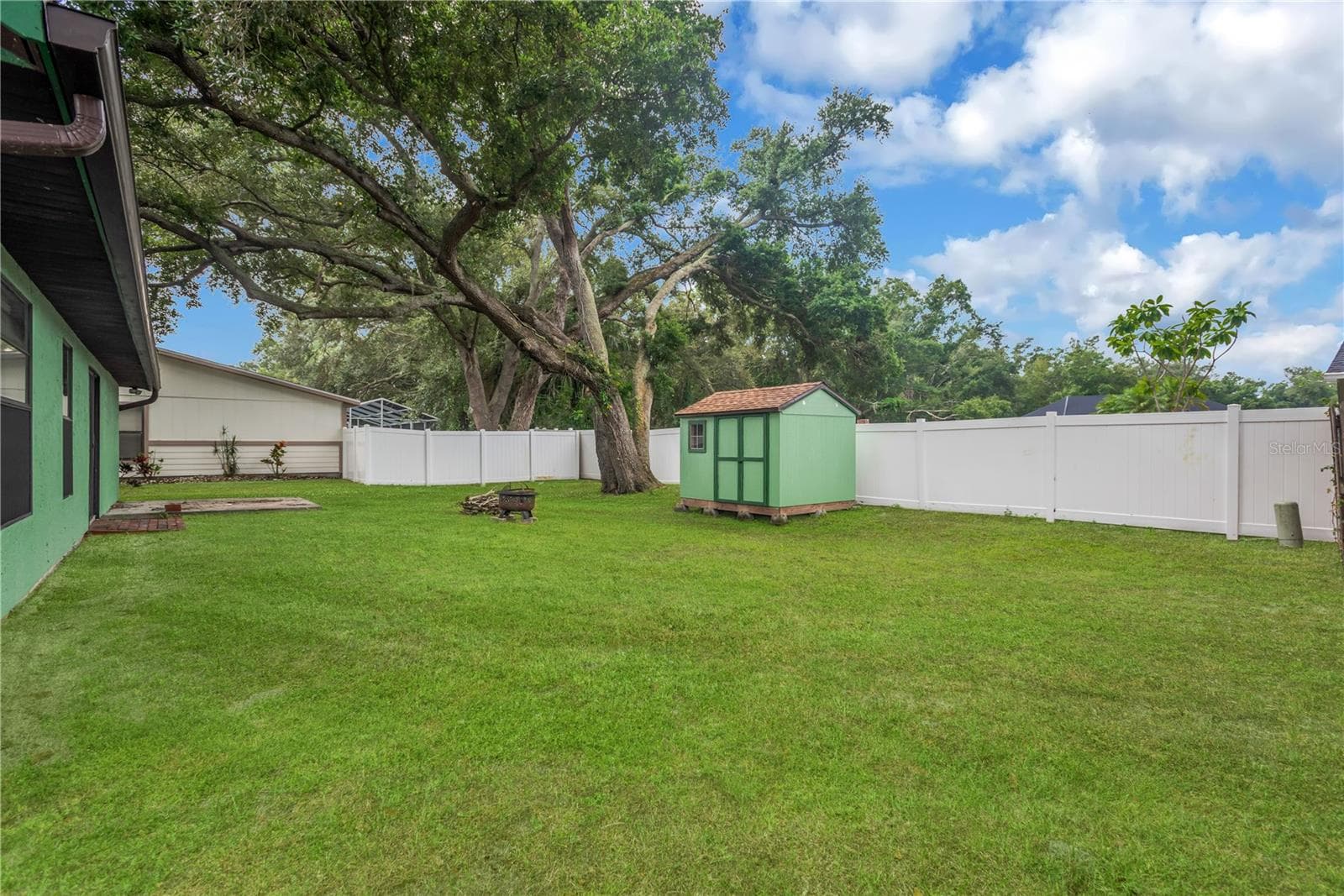 Large backyard with shed - 5546 34TH CT E, BRADENTON