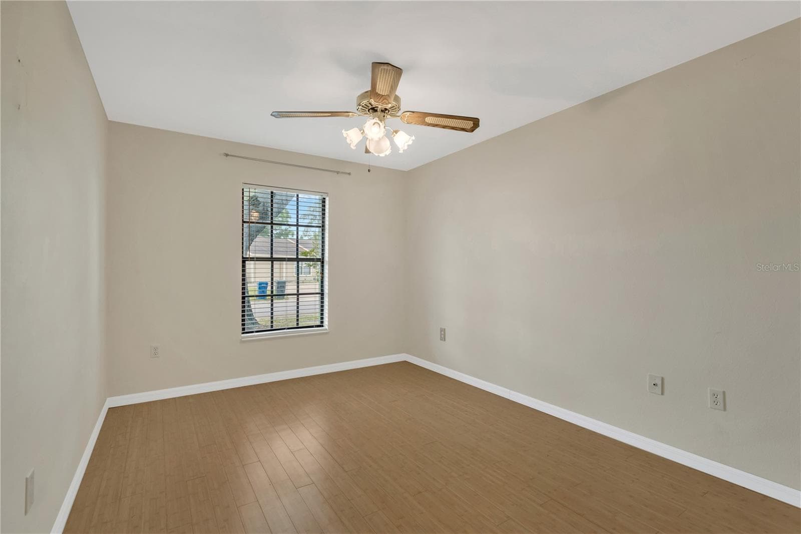 Bedroom 2 with ceiling fan - 5546 34TH CT E, BRADENTON