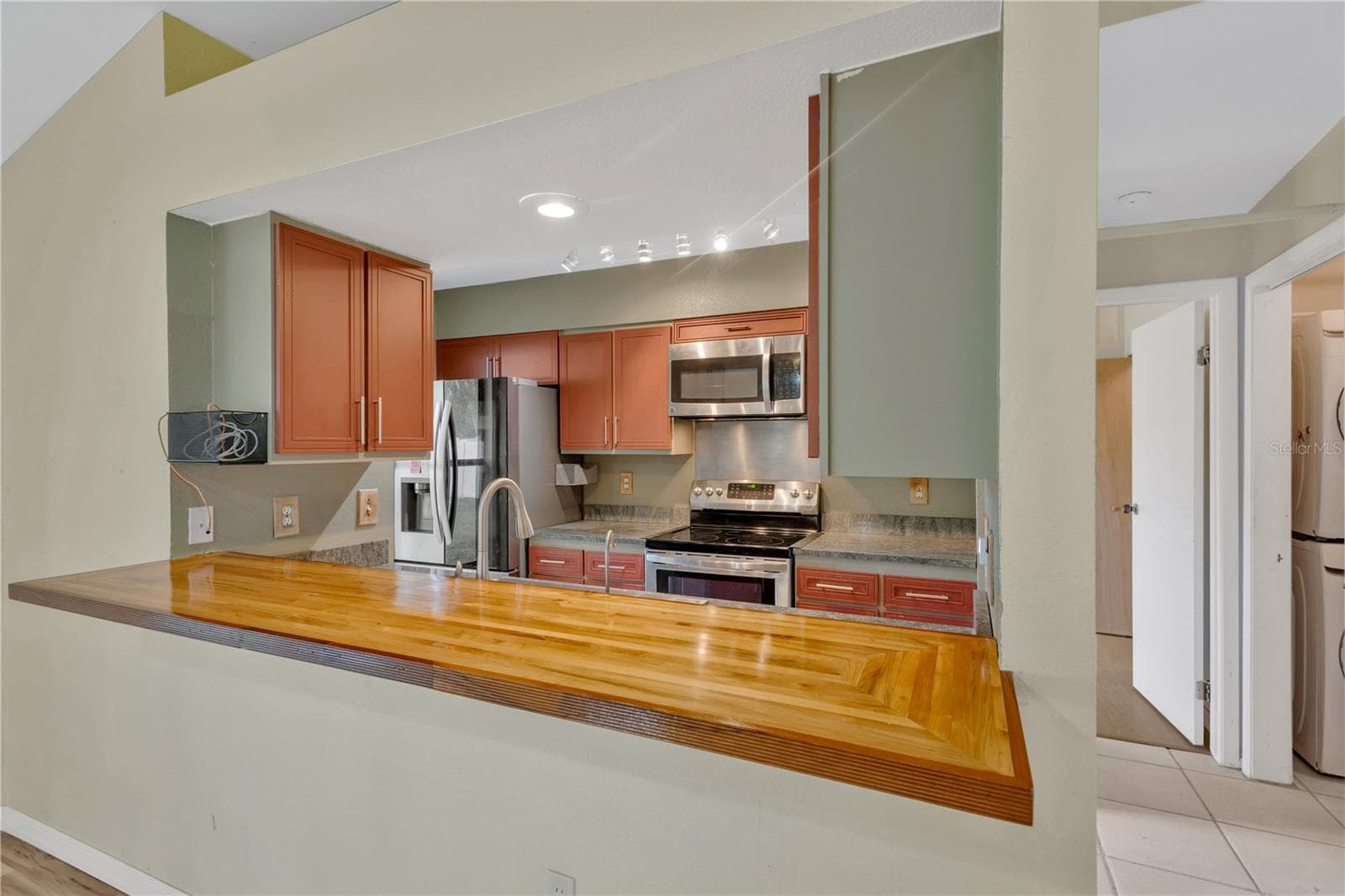 Beautiful wood bar/pass through to Kitchen... ideal for day to day meals or for entertaining - 5546 34TH CT E, BRADENTON