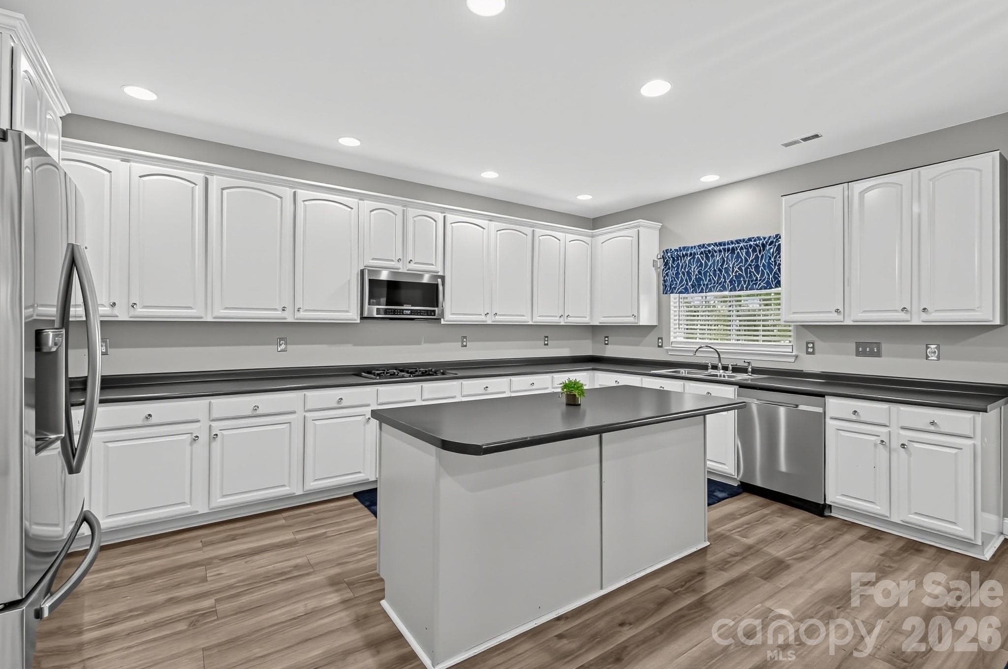 Single Family Residence at 210 Lylic Woods Drive, Fort Mill, photo 12 of 22