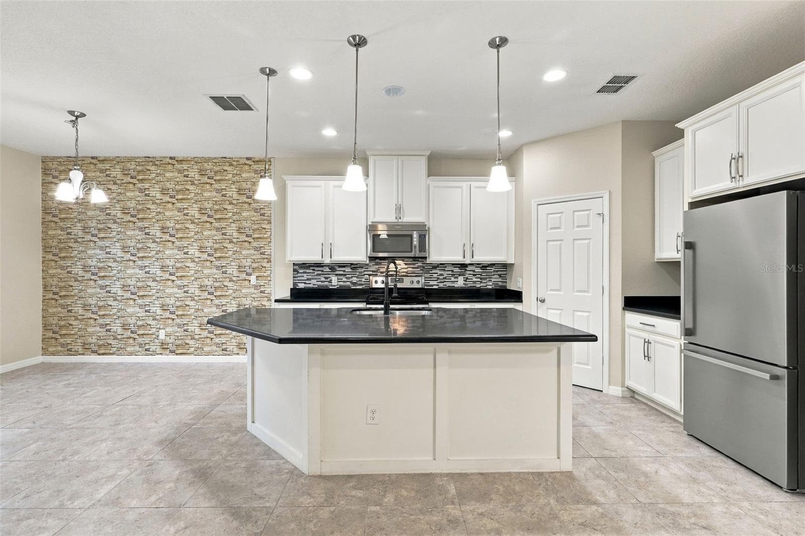 Single Family Residence at 12061 SAWGRASS RESERVE BLVD, ORLANDO, photo 4 of 40