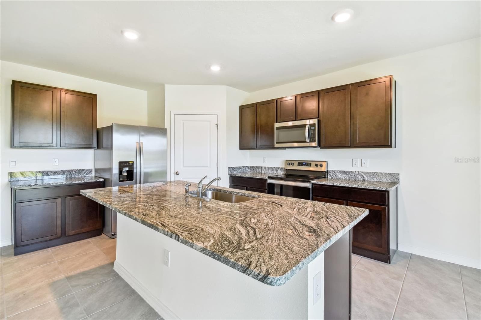 Single Family Residence at 2774 COMMON FIG RUN, WESLEY CHAPEL, photo 7 of 52