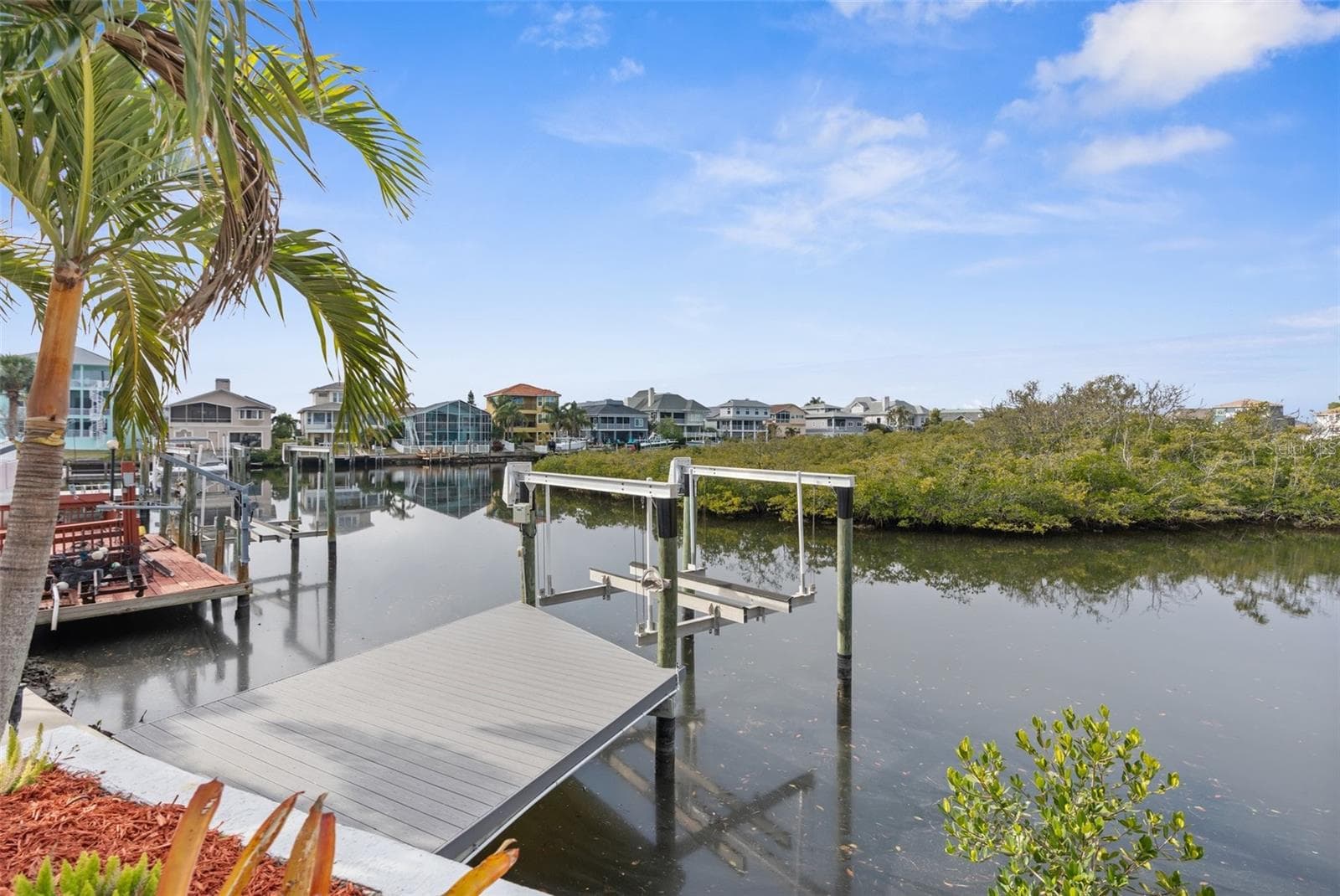 Dock - 8000lbs with lift - 6029 BAYWAY CT, NEW PORT RICHEY