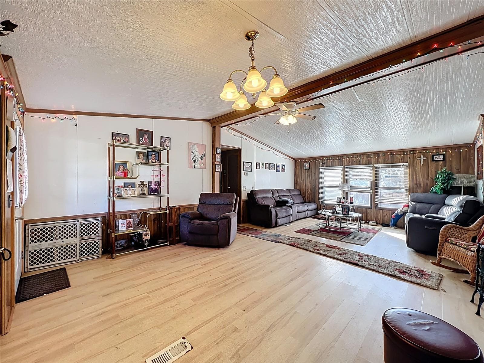 Manufactured Home at 45797 OHIO ST, PAISLEY, photo 10 of 28