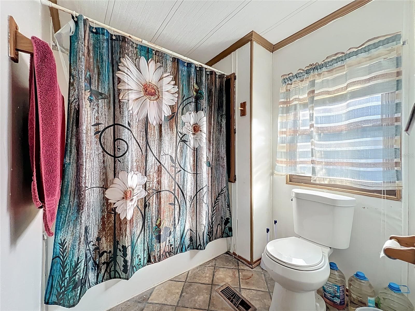 Manufactured Home at 45797 OHIO ST, PAISLEY, photo 24 of 28