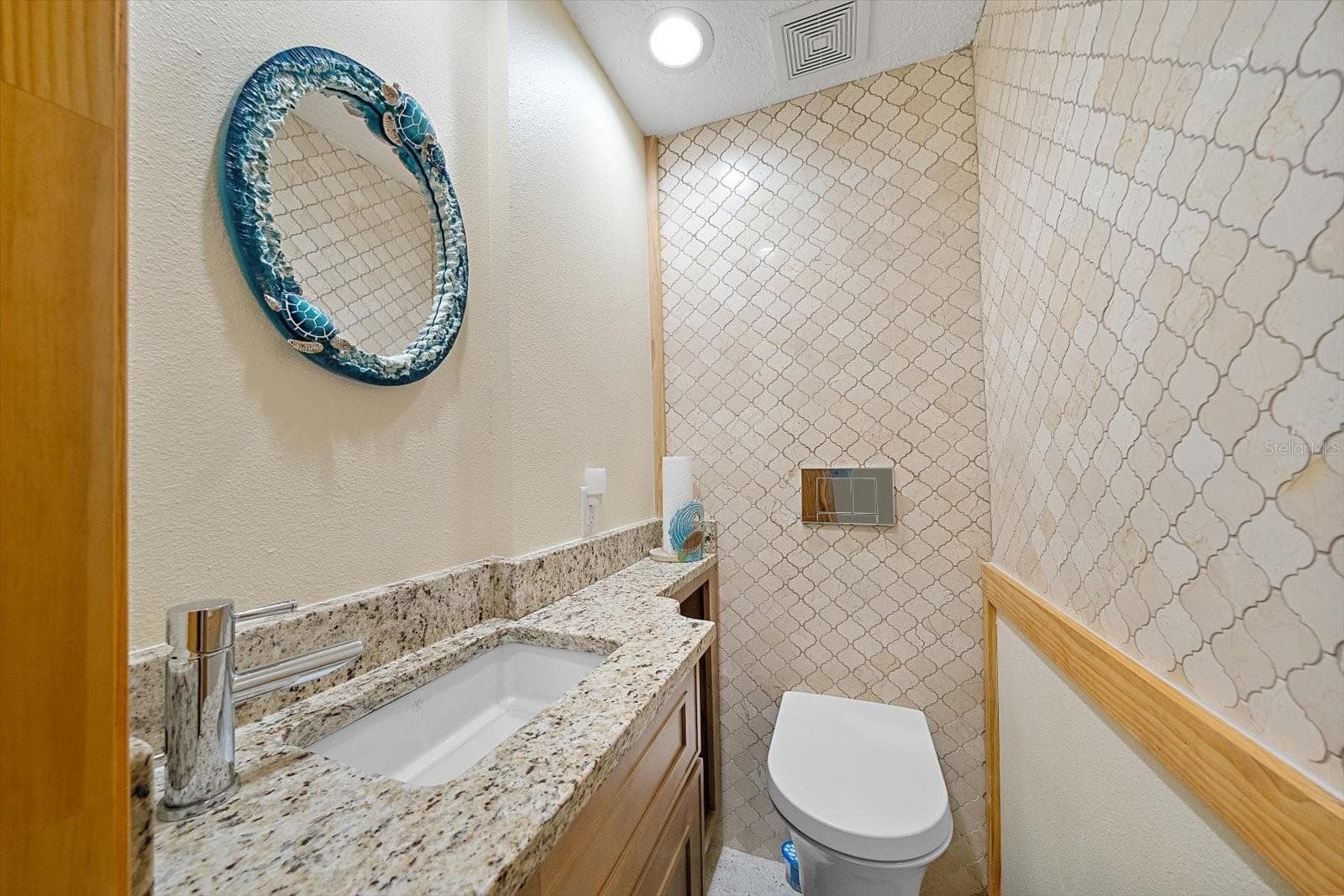 Bathroom with tile surround - 738 SPANISH DR S #98, LONGBOAT KEY