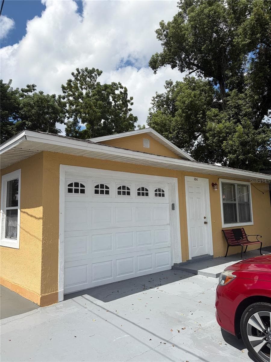Single Family Residence at 104 S OBSERVATORY DR, ORLANDO, photo 2 of 19