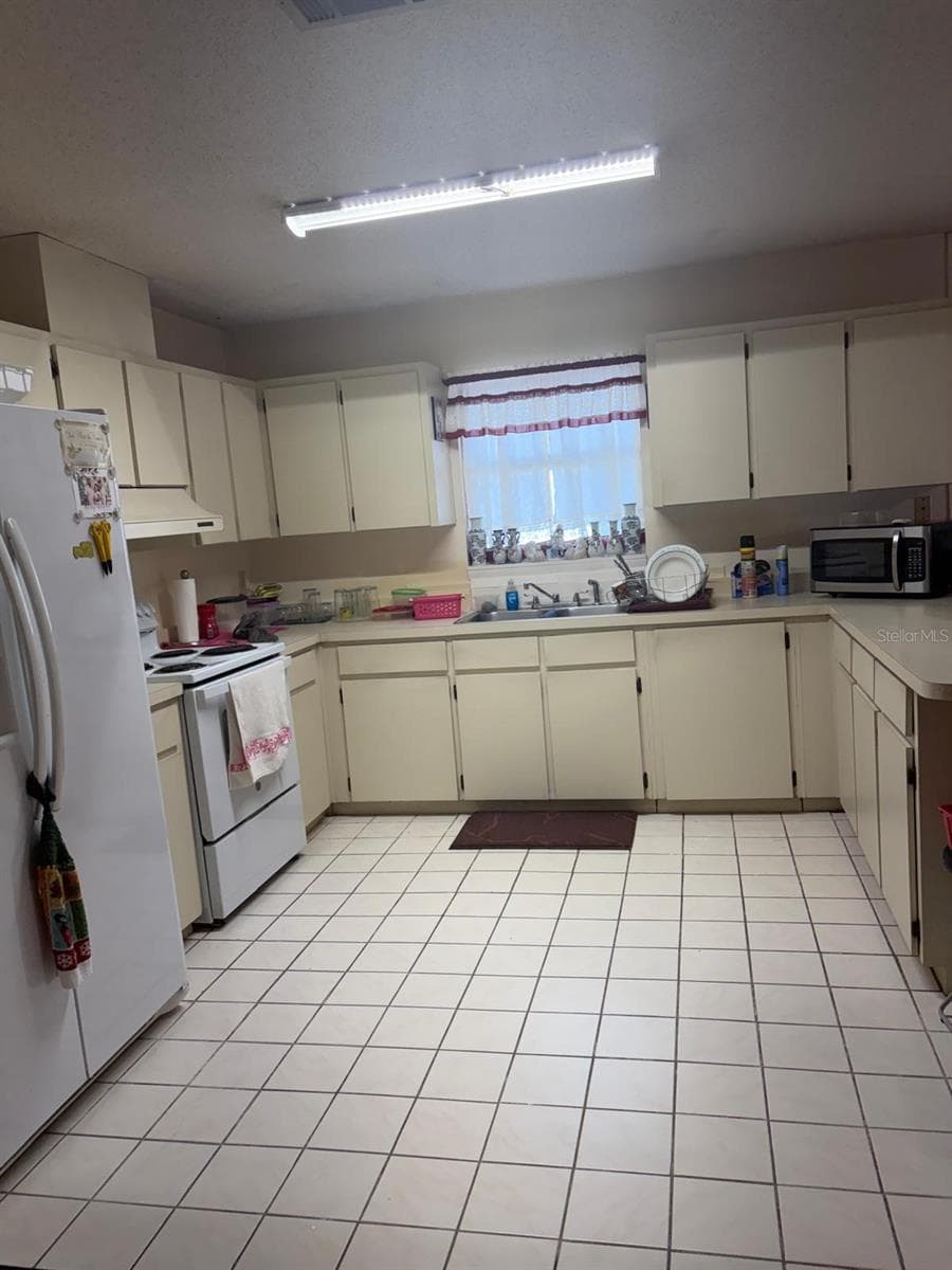 Single Family Residence at 104 S OBSERVATORY DR, ORLANDO, photo 4 of 19