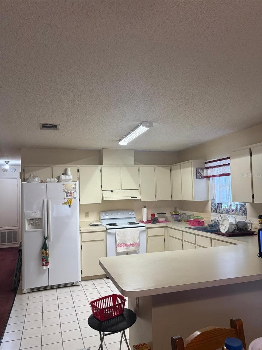 Single Family Residence at 104 S OBSERVATORY DR, ORLANDO, photo 7 of 19