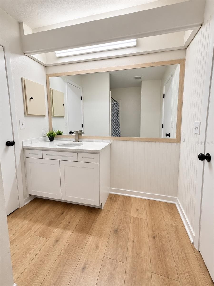 guest bathroom - 86 LAKE DAISY BLVD, WINTER HAVEN