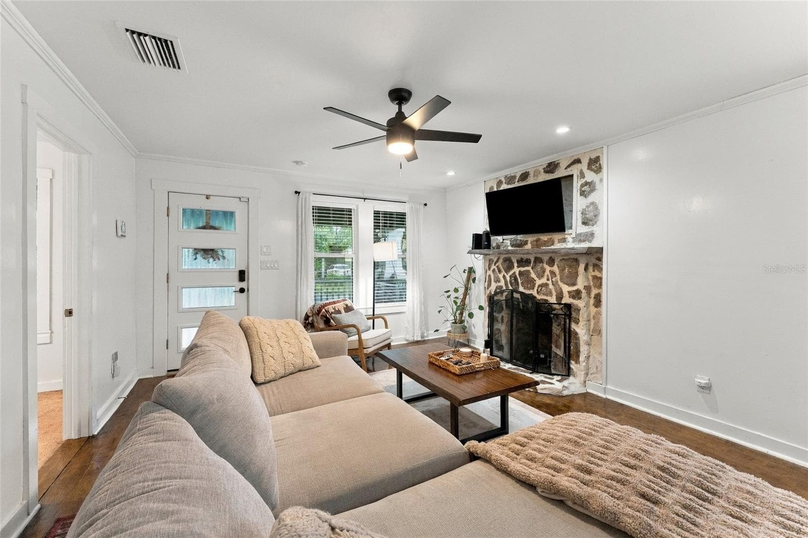 Single Family Residence at 412 E HAMILTON AVE, TAMPA, photo 8 of 44