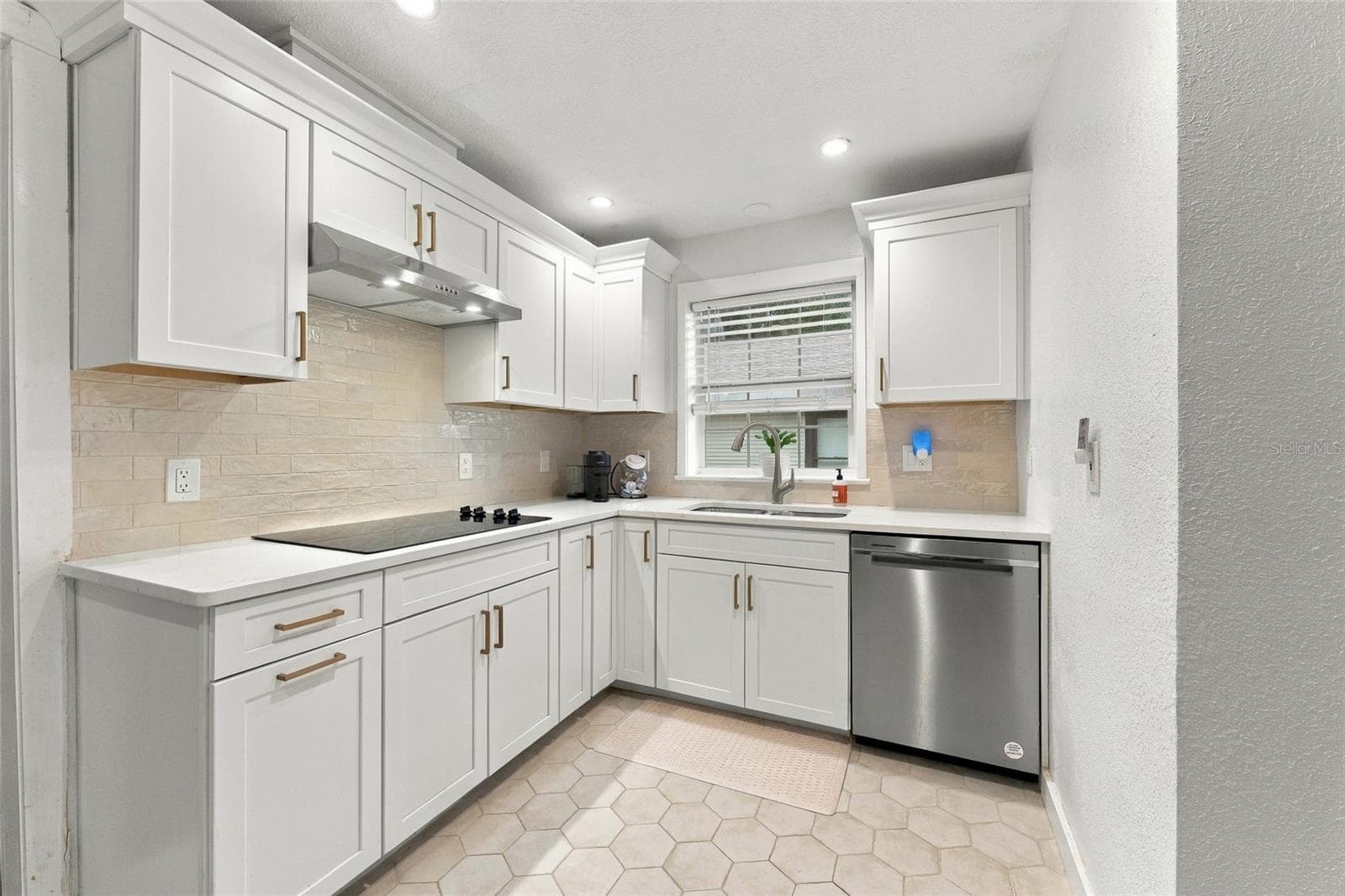 Single Family Residence at 412 E HAMILTON AVE, TAMPA, photo 14 of 44