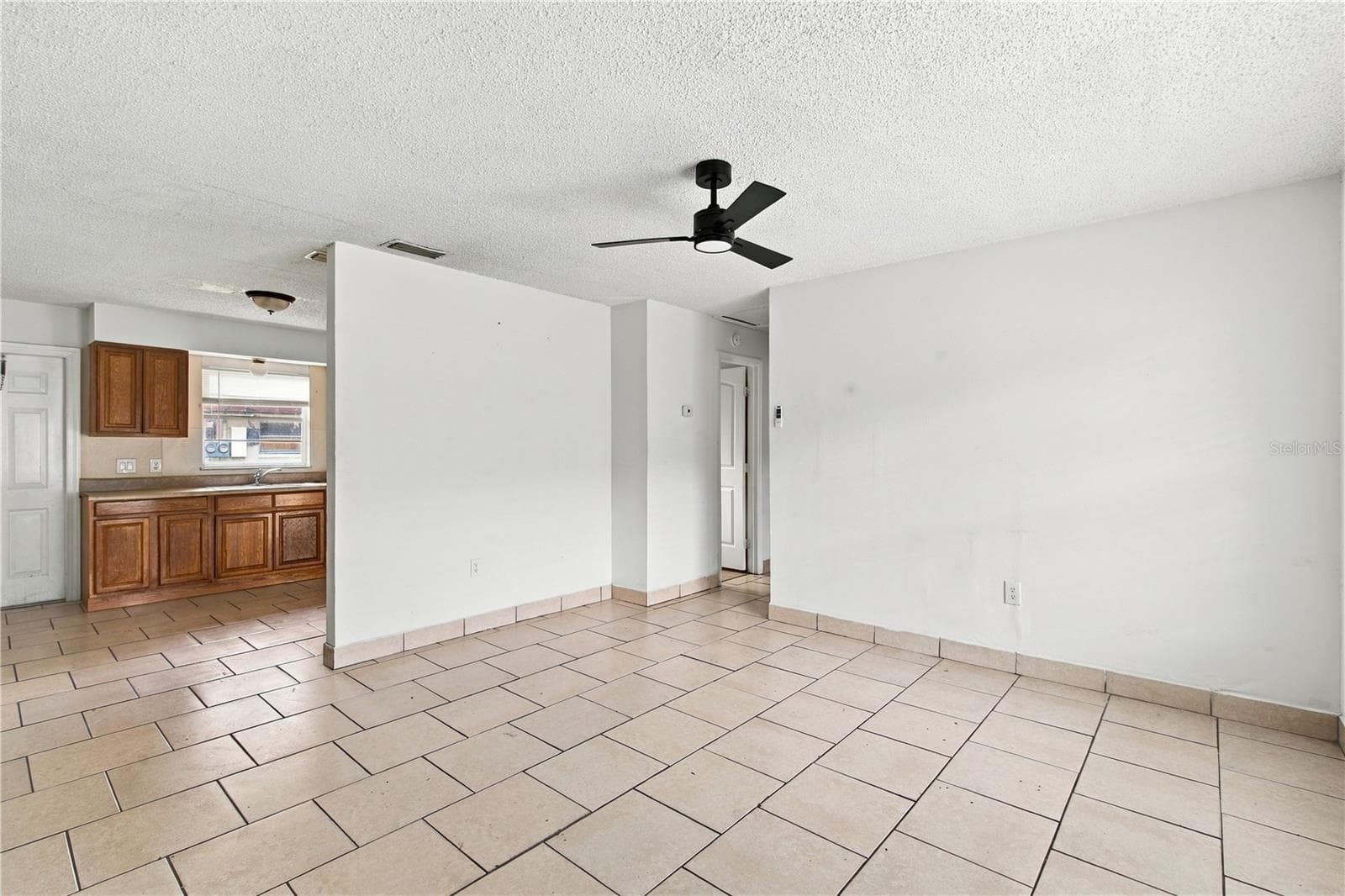 Duplex at 2461 CHESTNUT WOODS DR, LAKELAND, photo 7 of 39