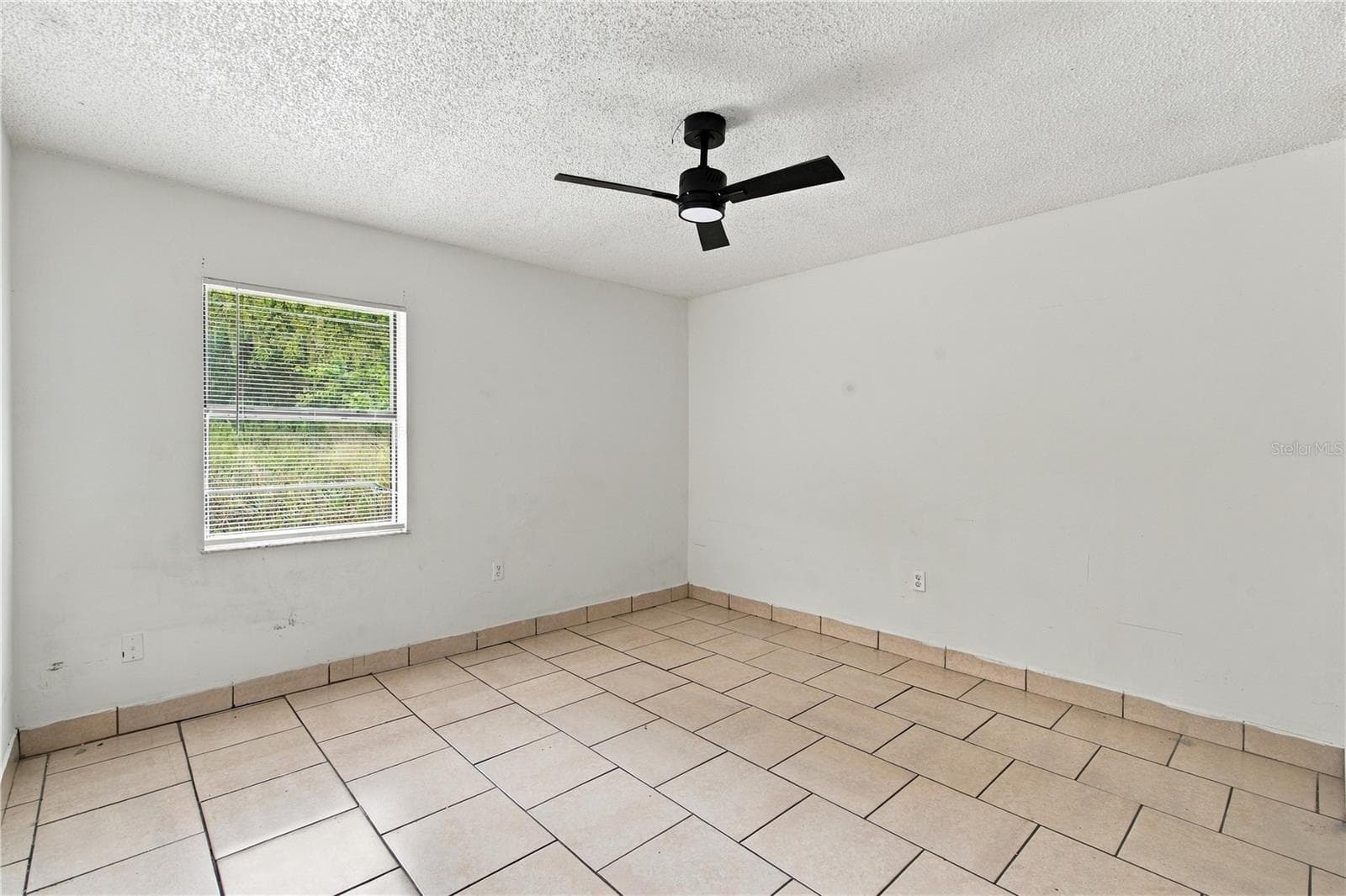 Duplex at 2461 CHESTNUT WOODS DR, LAKELAND, photo 11 of 39