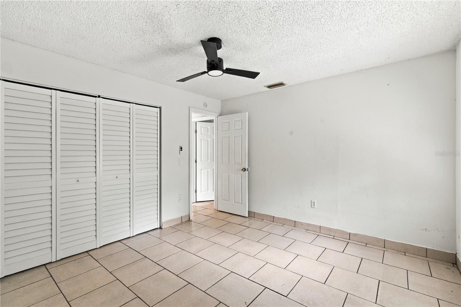 Duplex at 2461 CHESTNUT WOODS DR, LAKELAND, photo 12 of 39