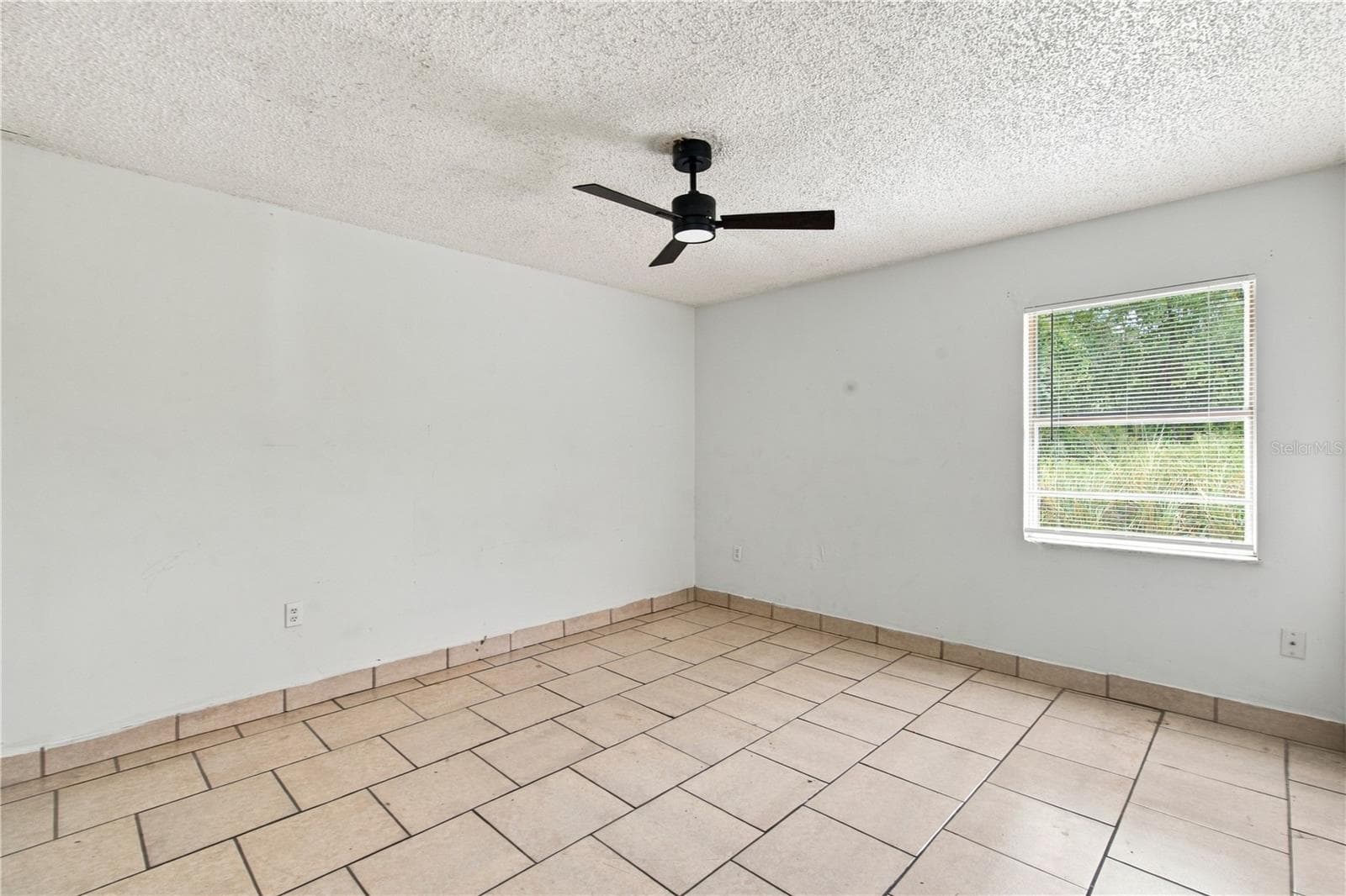 Duplex at 2461 CHESTNUT WOODS DR, LAKELAND, photo 13 of 39
